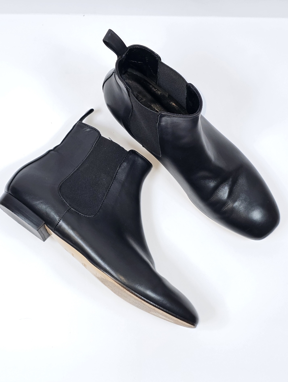 Varda Chelsea Leather Ankle Boots Flat Heel Pull On Style Women Sz.39 - Picture 2 of 12